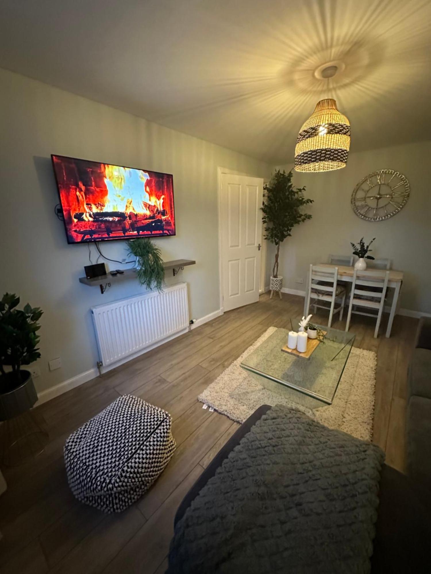 Lovely Modern 2 Bedrom Unit Close To City Center Dalneigh Exterior photo
